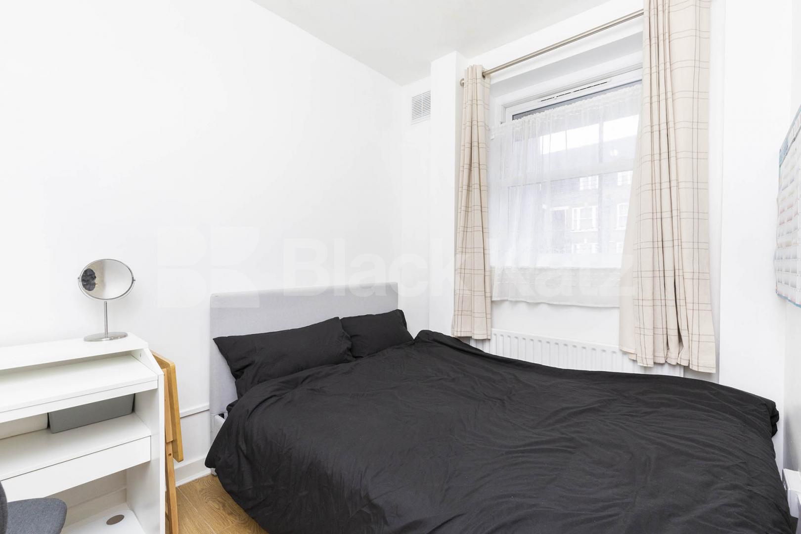 Recently refurbished three double bed flat mins to Tube & Regents Park Arlington Road , Camden